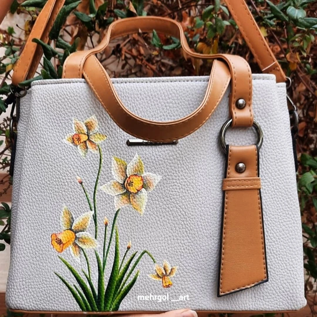 کیف دستی چرمی دستساز با طرح گل نرگس